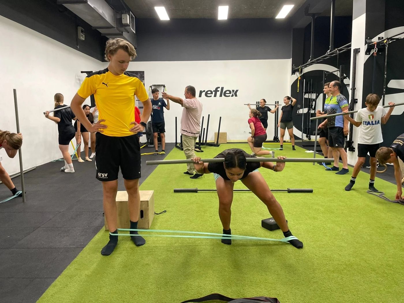 Squat + band